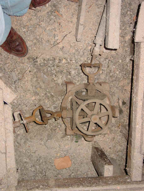 ST #7 tower interior.JPG (591830 bytes)