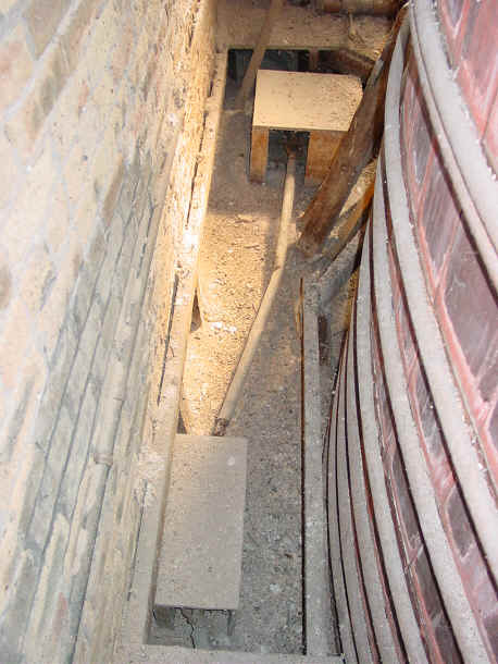 ST #7 tower interior (1).JPG (593256 bytes)