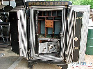 S&G #4 in Mosler safe door (1).jpg (26390 bytes)